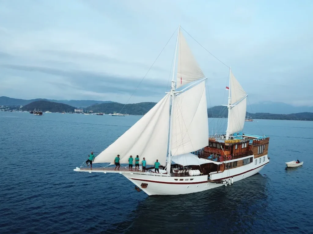 Lombok to Komodo Liveaboard Itinerary (Day by Day)
